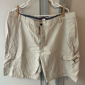 Chaps size 42 cargo shorts light colored